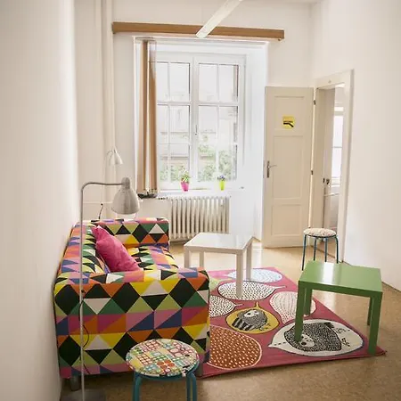 Dizzy Daisy Hostel