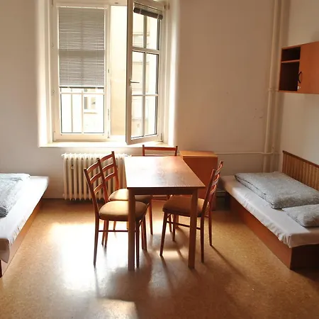 Hostel Dizzy Daisy *